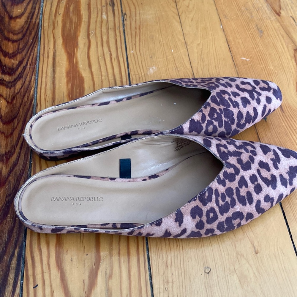 Banana Republic Cheetah Flats - Size 8
